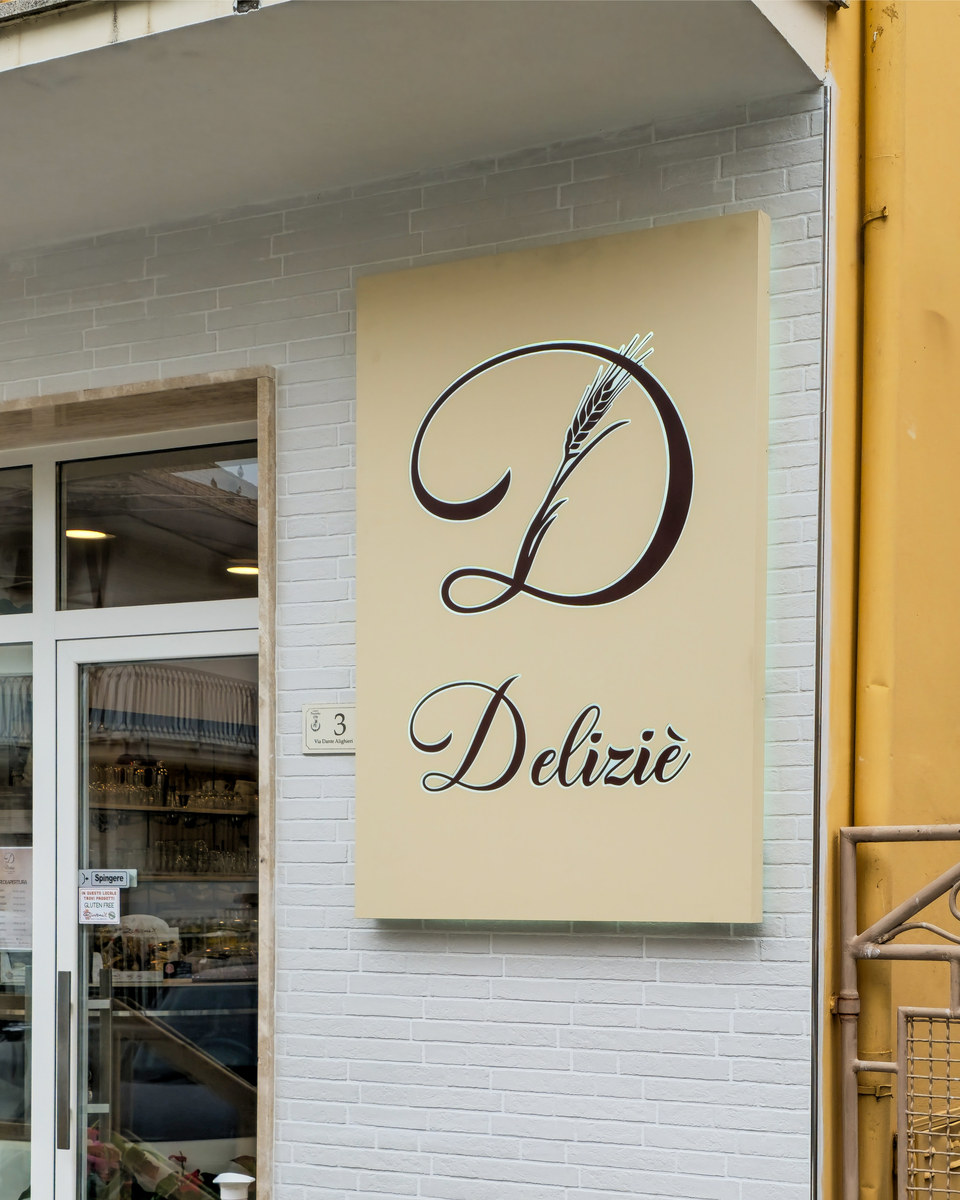 Cassonetto Deliziè con frontale inciso