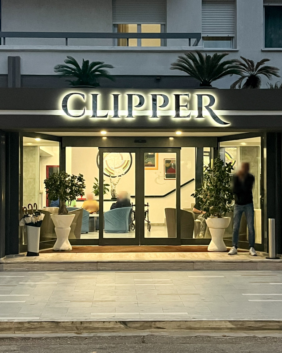 Realizzazione Lettere scatolate a luce riflessa per Clipper, vista 1