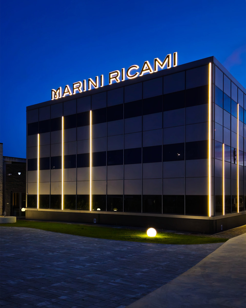 Realizzazione Lettere scatolate a luce riflessa per Marini Ricami
