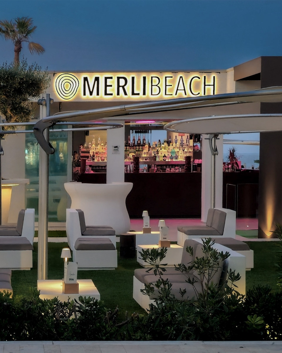 Realizzazione Lettere scatolate a luce riflessa per Merlibeach