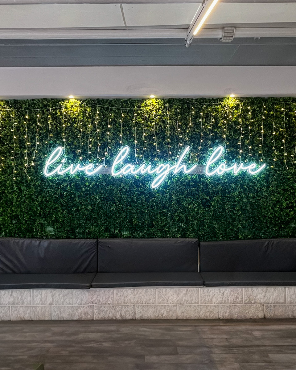 Realizzazione Neon LED per Corsivo / Estetista