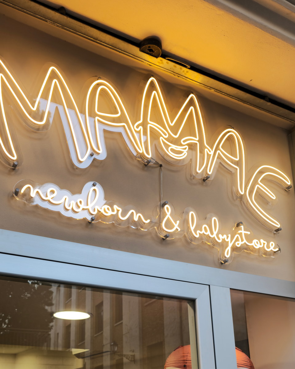Neon LED per Mamae, dettaglio esterno