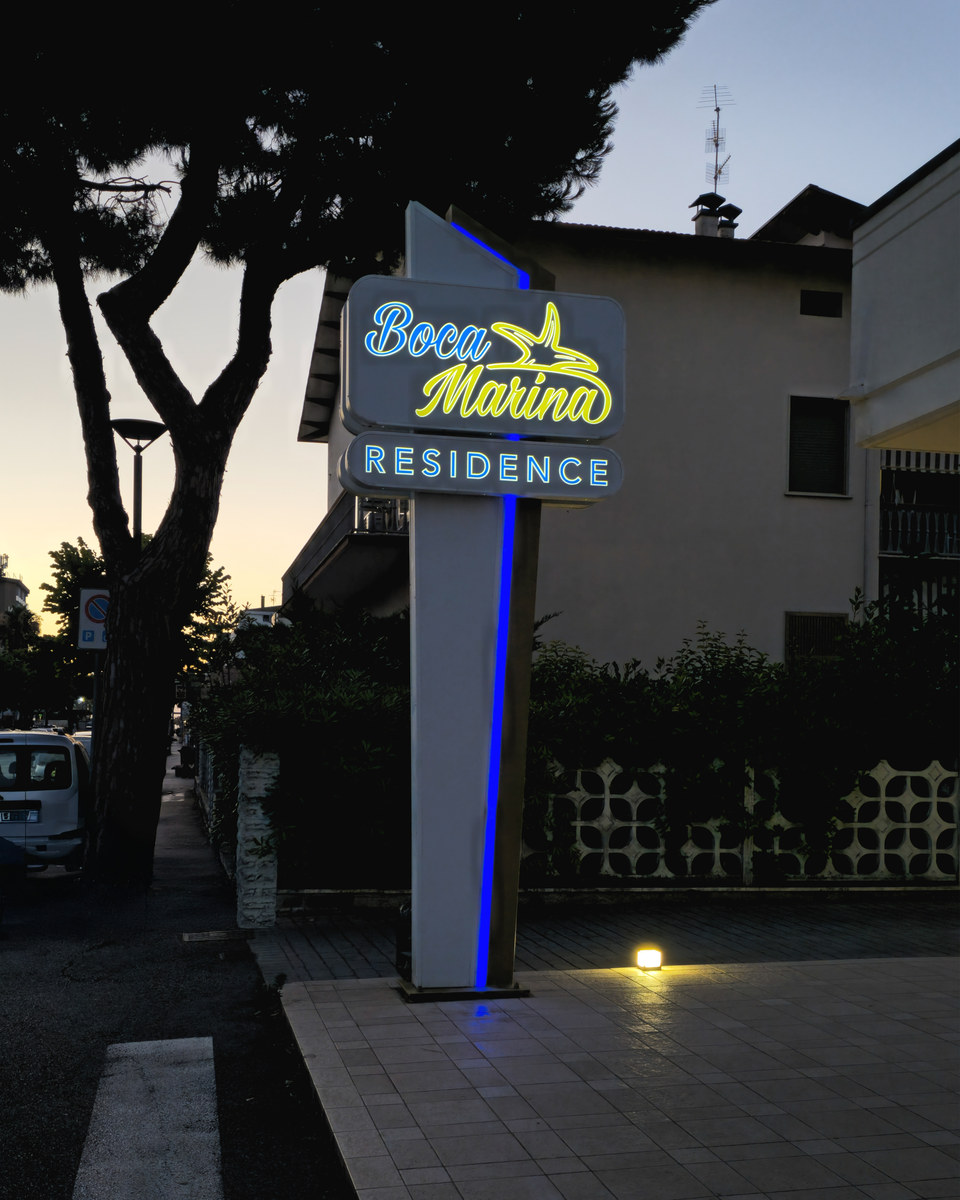 Realizzazione Totem con cassonetti incisi per Boca Marina